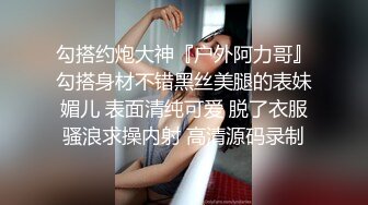 两个穷小伙开一间房连续约上门兼职嫩妹偷拍，身材苗条颜值清纯，后入狂插搞得妹子受不了表情享受